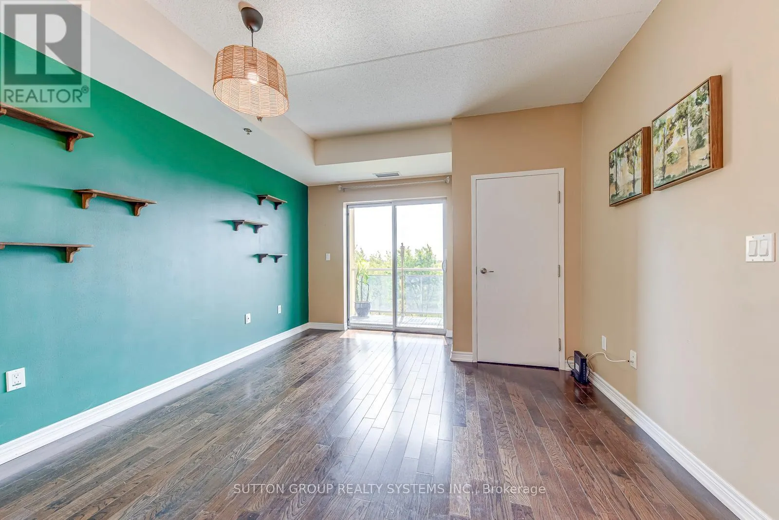 306 - 1419 COSTIGAN ROAD
