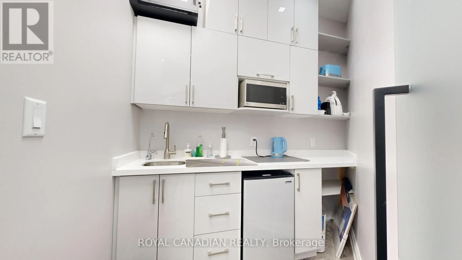202 - 6475 MAYFIELD ROAD