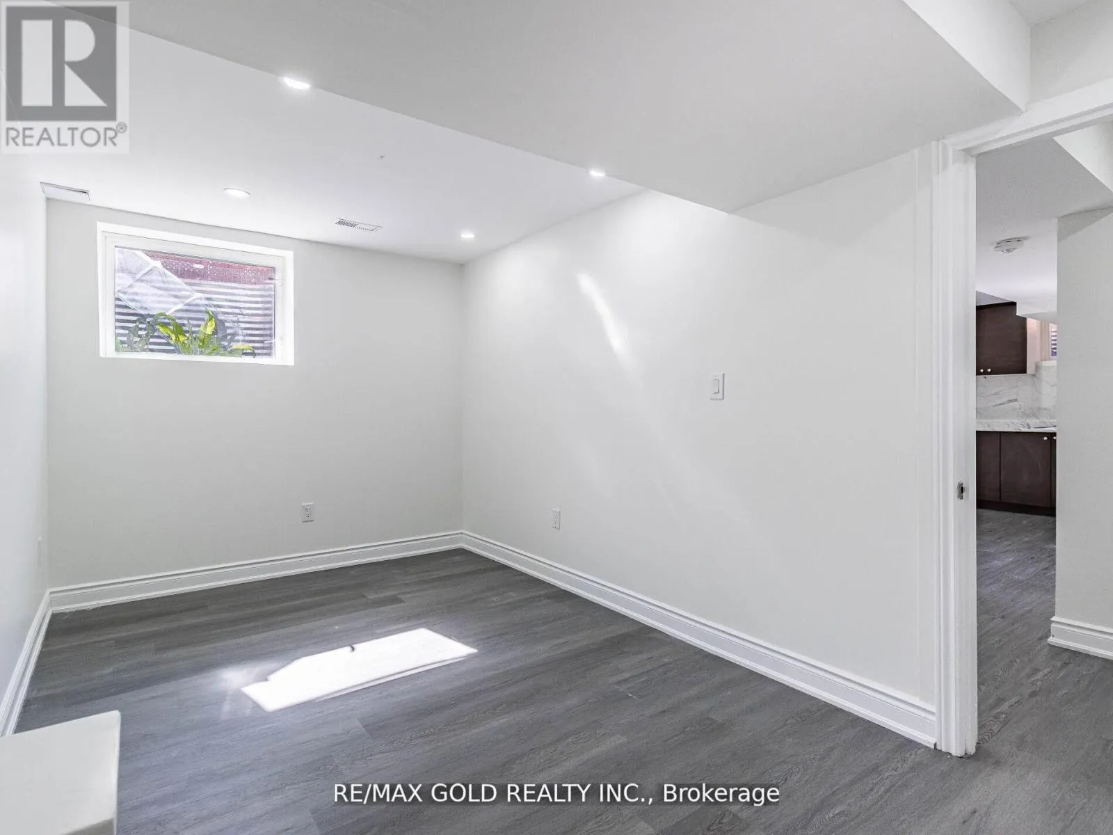 10 CHESTERMERE (BSMT) CRESCENT
