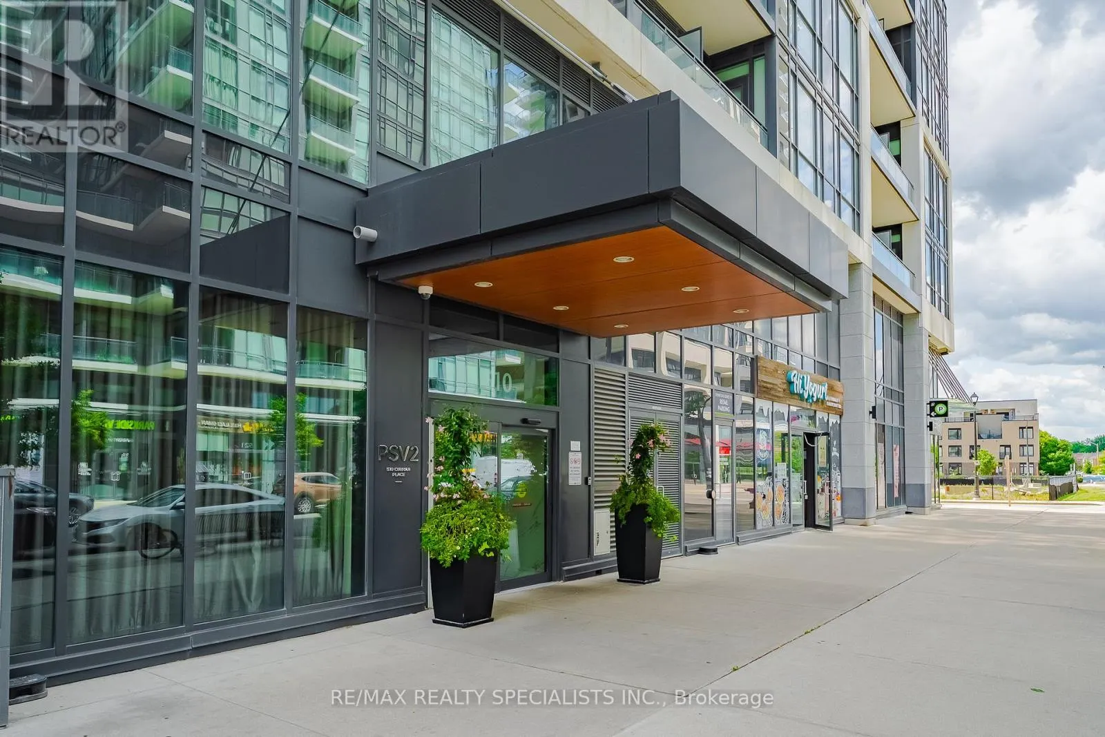 408 - 510 CURRAN PLACE