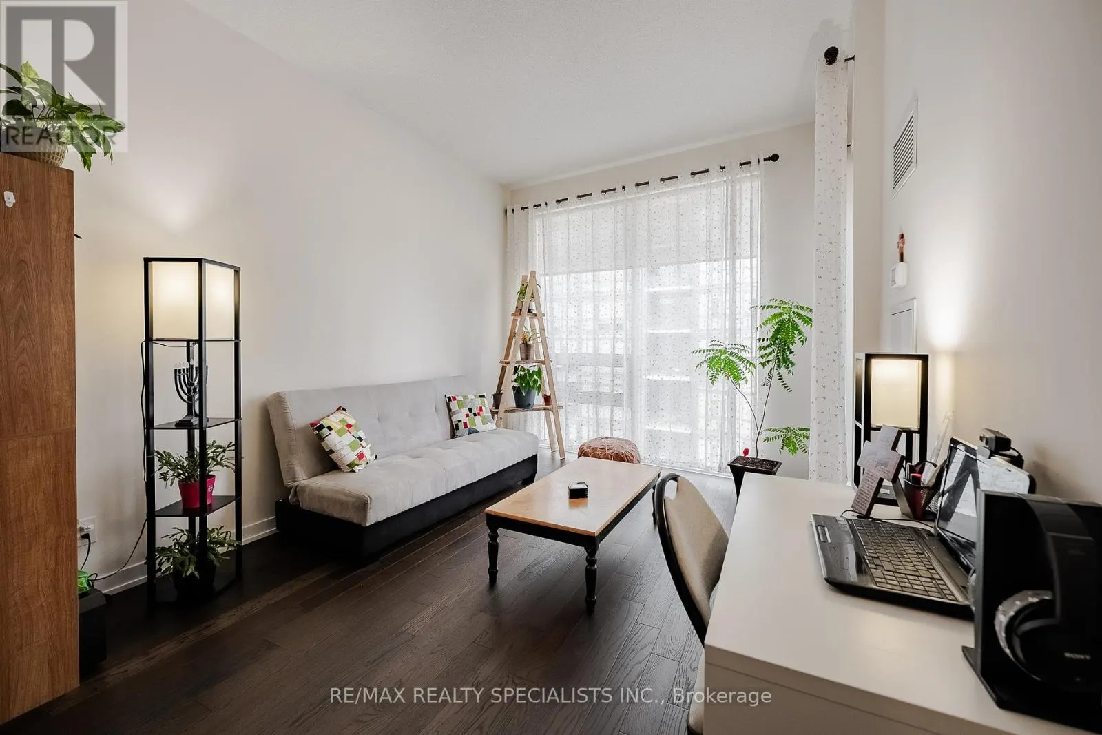408 - 510 CURRAN PLACE