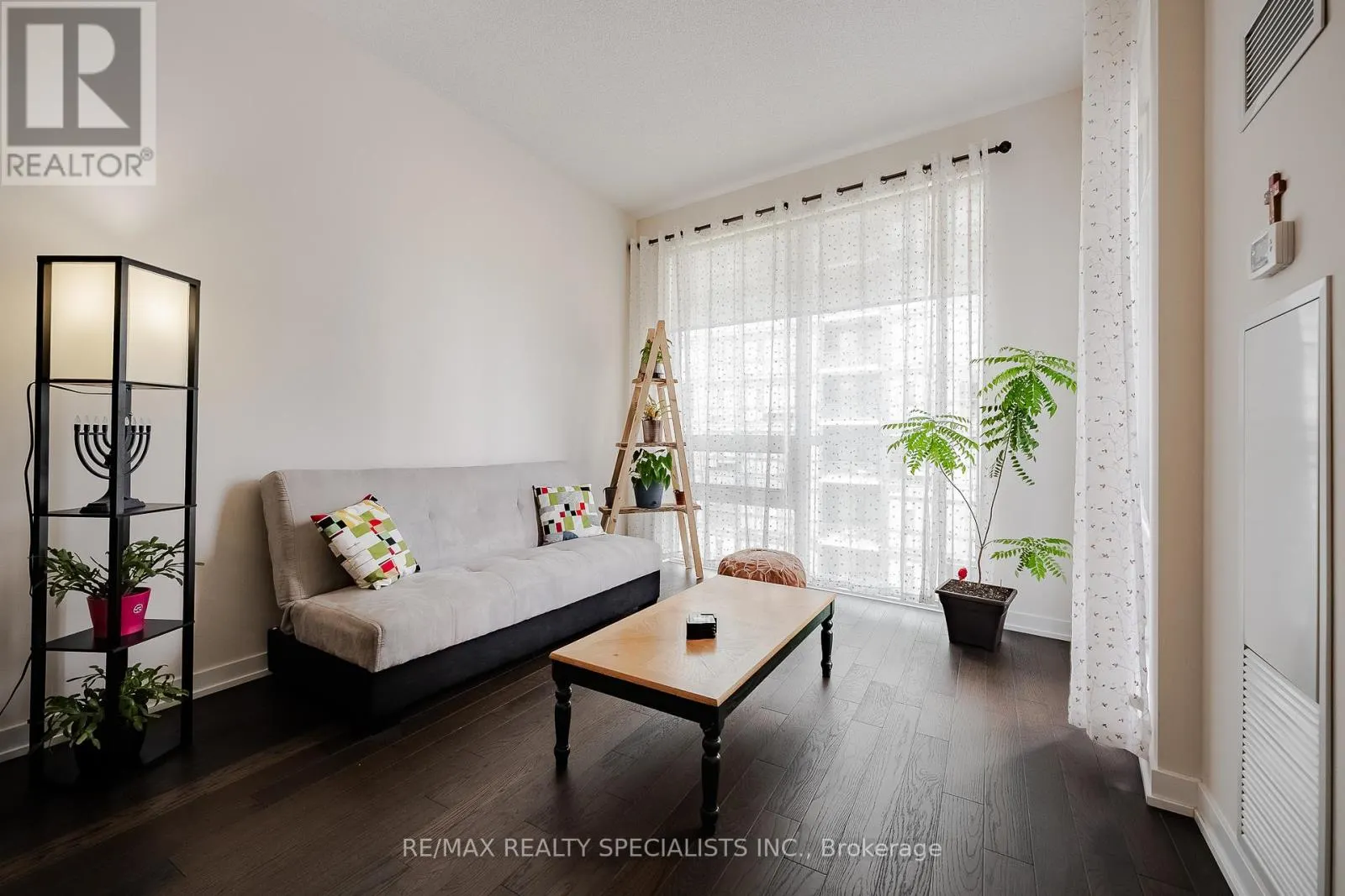 408 - 510 CURRAN PLACE