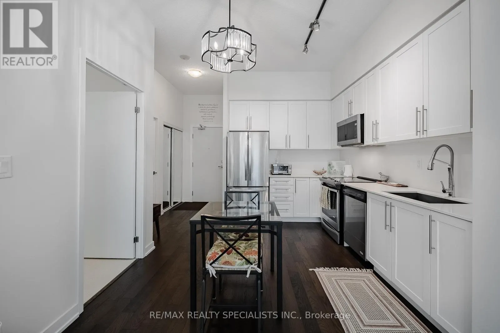 408 - 510 CURRAN PLACE