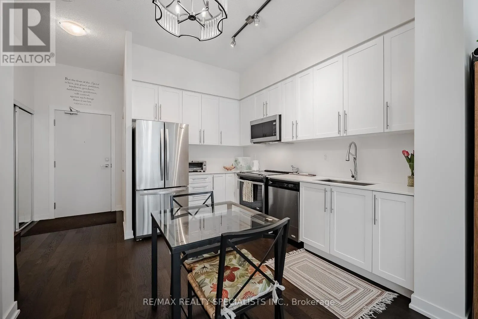 408 - 510 CURRAN PLACE