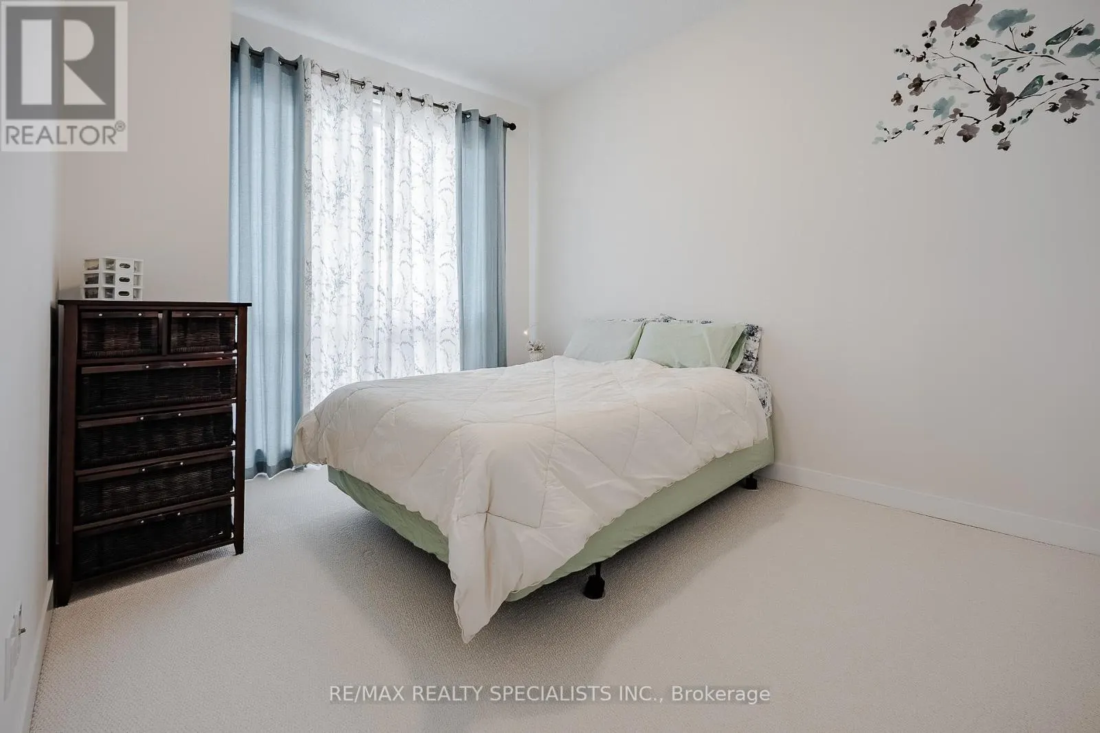 408 - 510 CURRAN PLACE