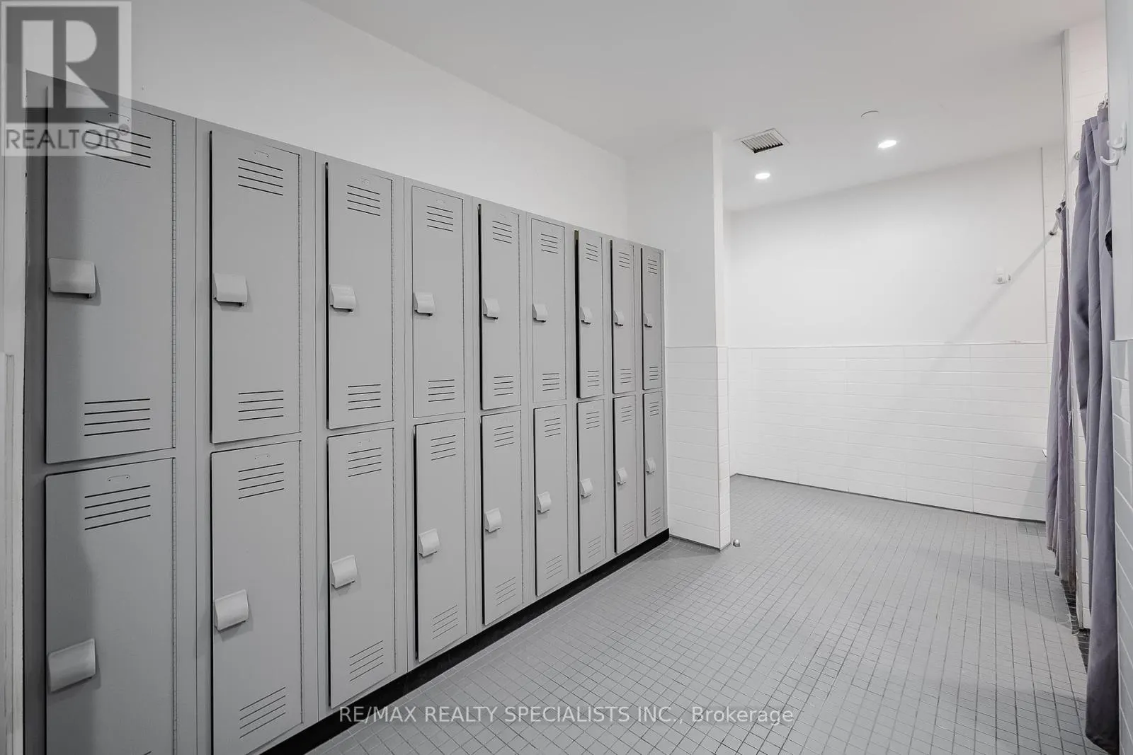 408 - 510 CURRAN PLACE