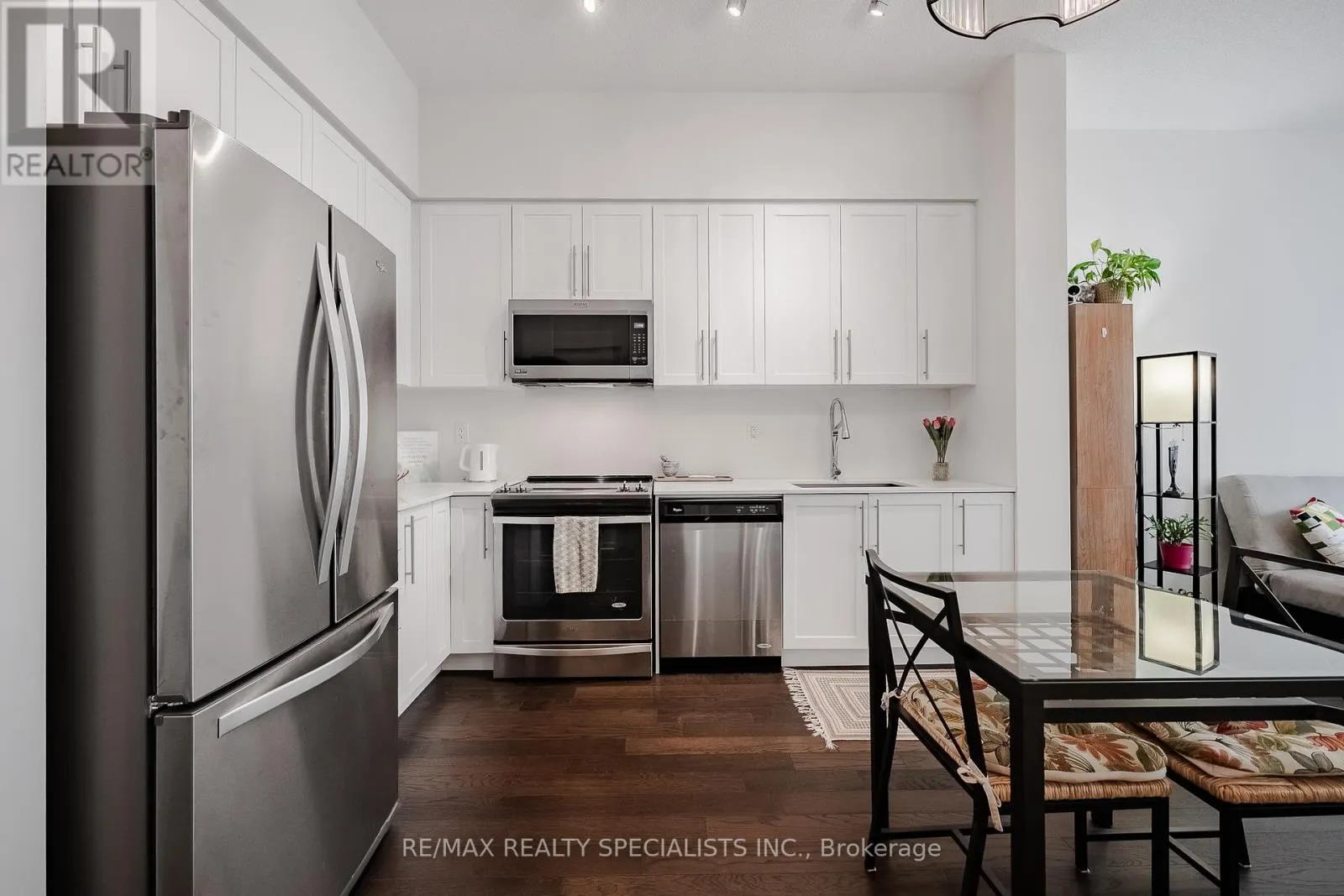 408 - 510 CURRAN PLACE