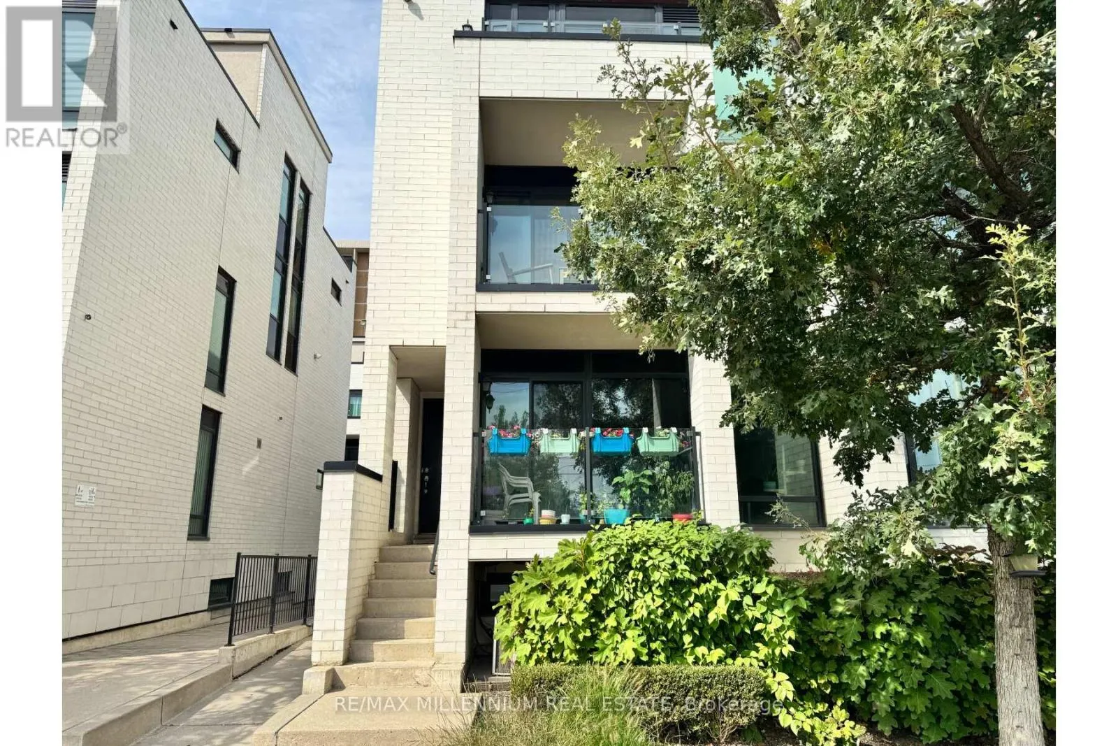 519 - 142 WIDDICOMBE HILL