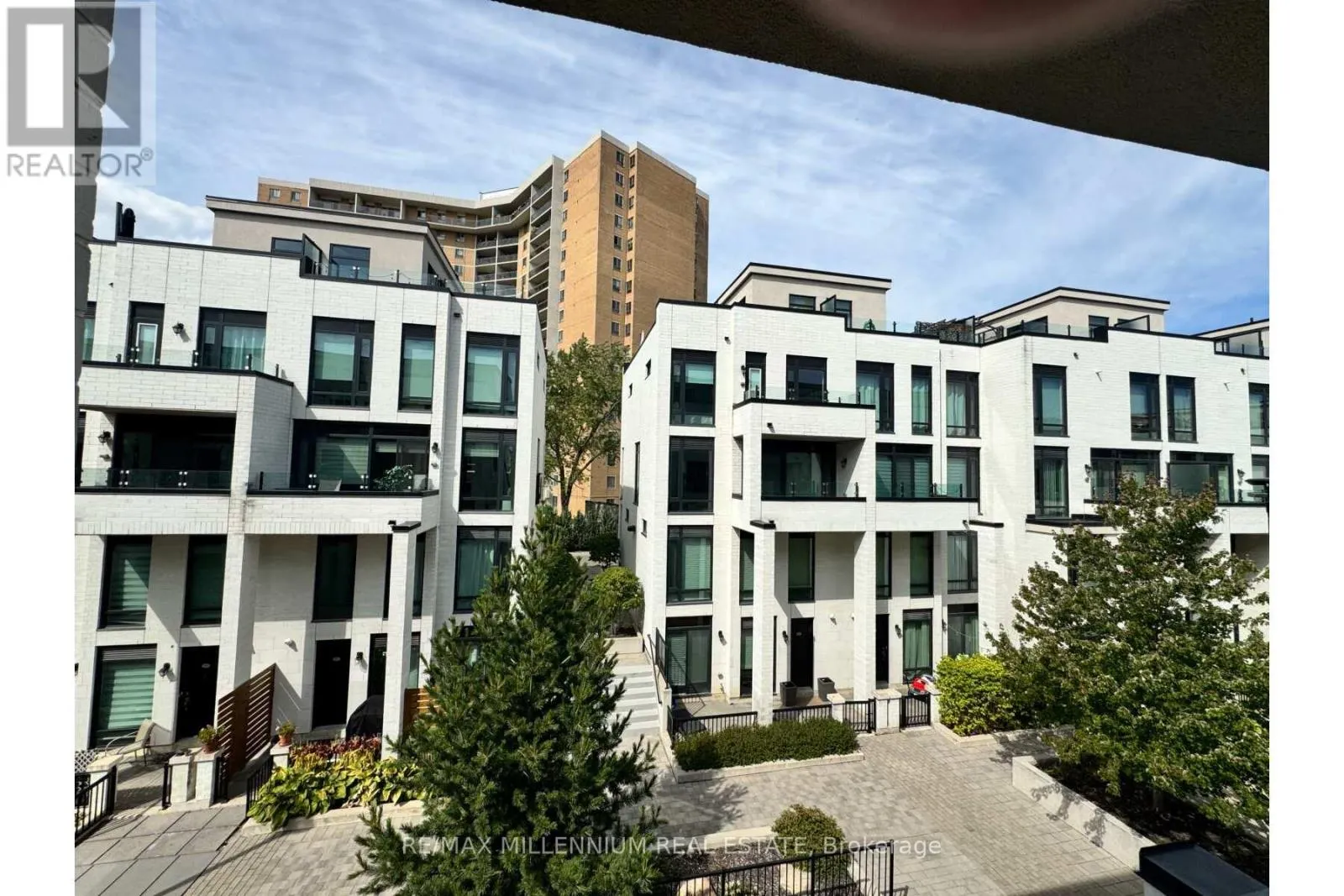 519 - 142 WIDDICOMBE HILL