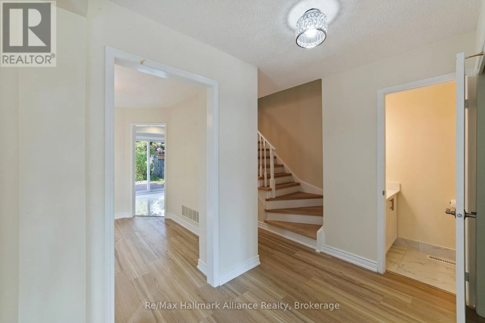 2051 GLENADA CRESCENT