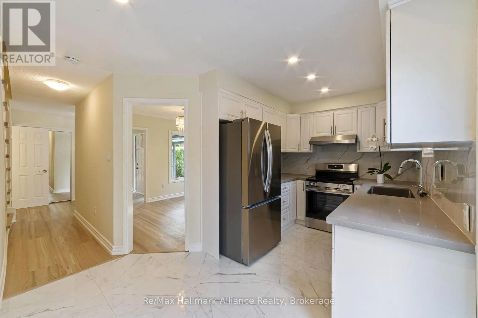 2051 GLENADA CRESCENT