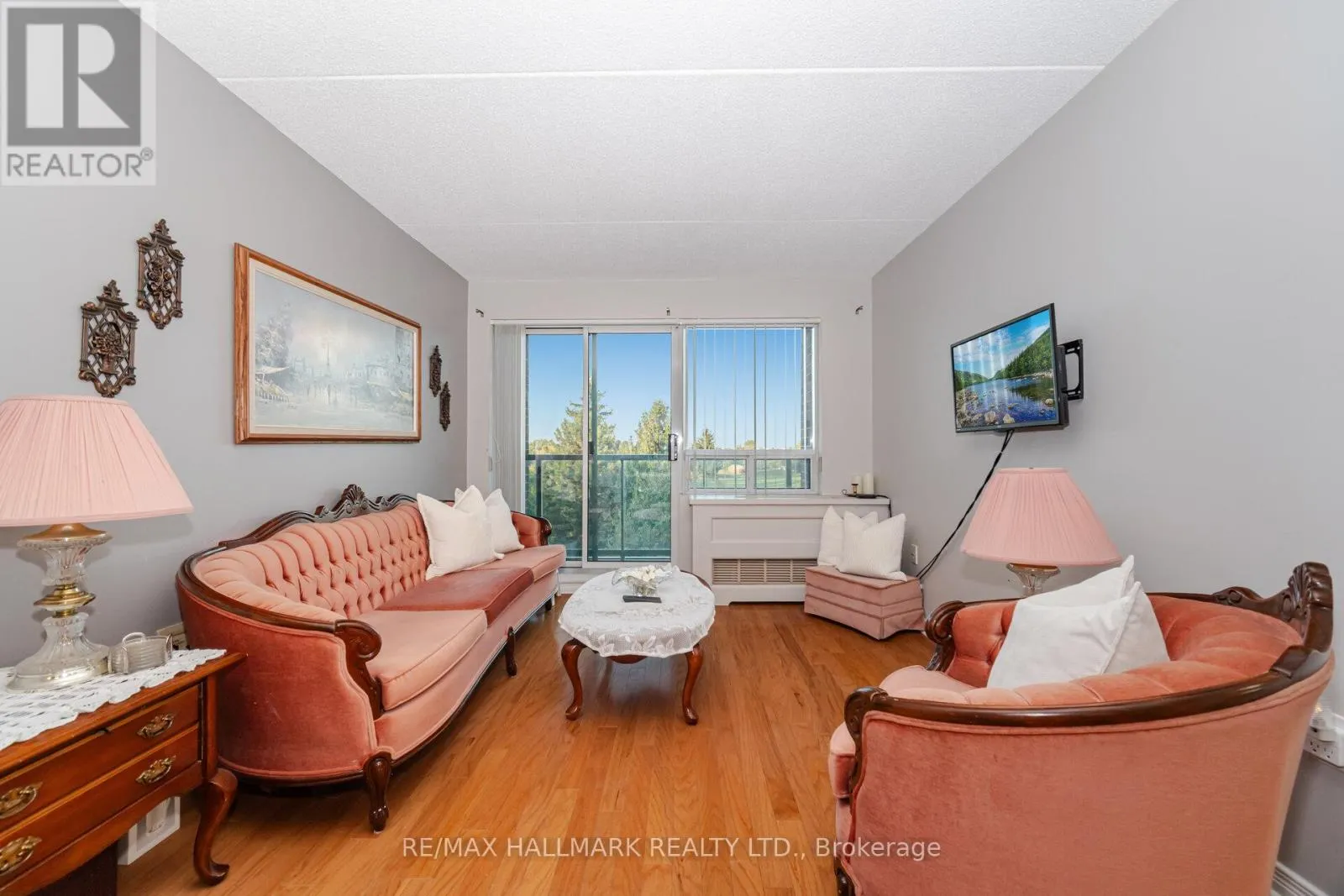 318 - 55 VIA ROSEDALE WAY