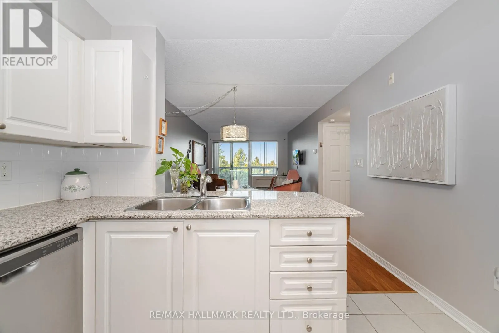318 - 55 VIA ROSEDALE WAY