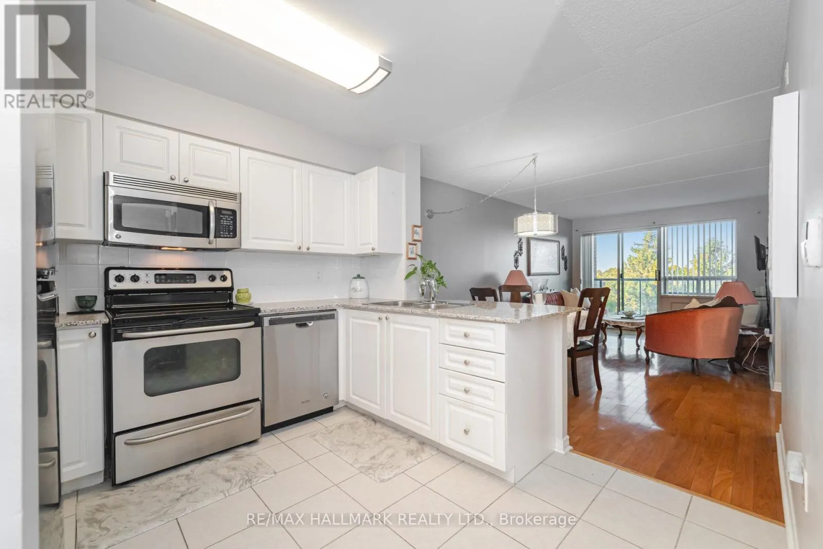 318 - 55 VIA ROSEDALE WAY