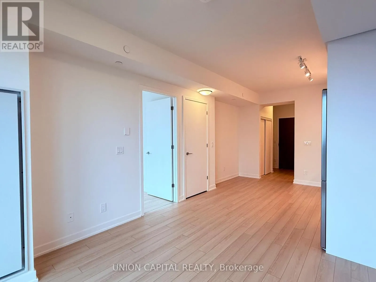1506 - 3079 TRAFALGAR ROAD
