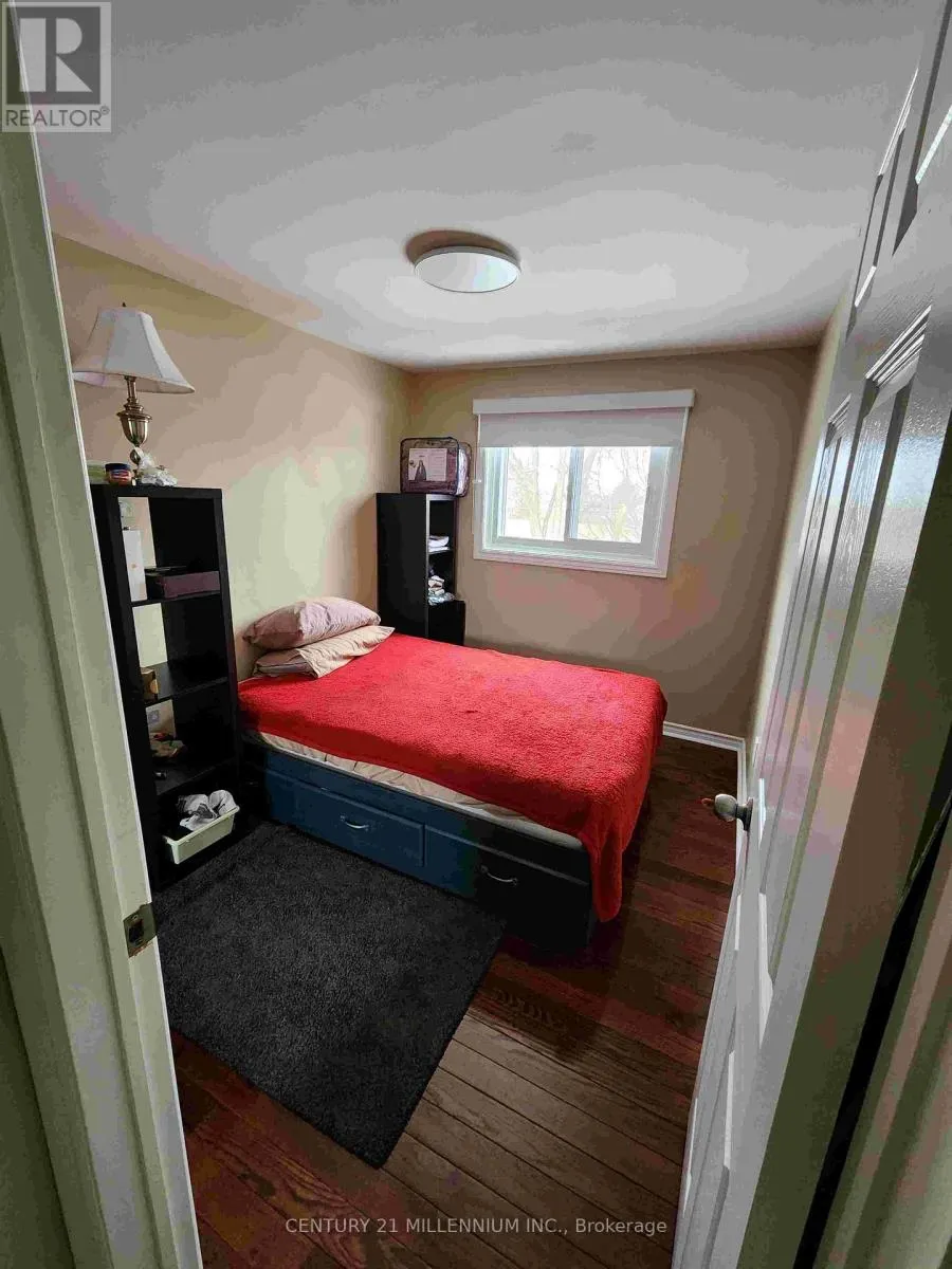 UPPER - 51 MANCROFT CRESCENT