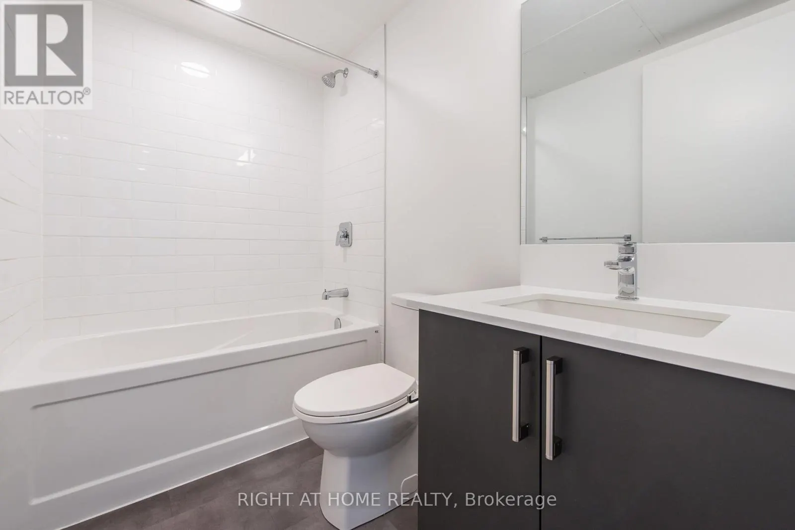 303 - 7 FAIRBANK AVENUE W