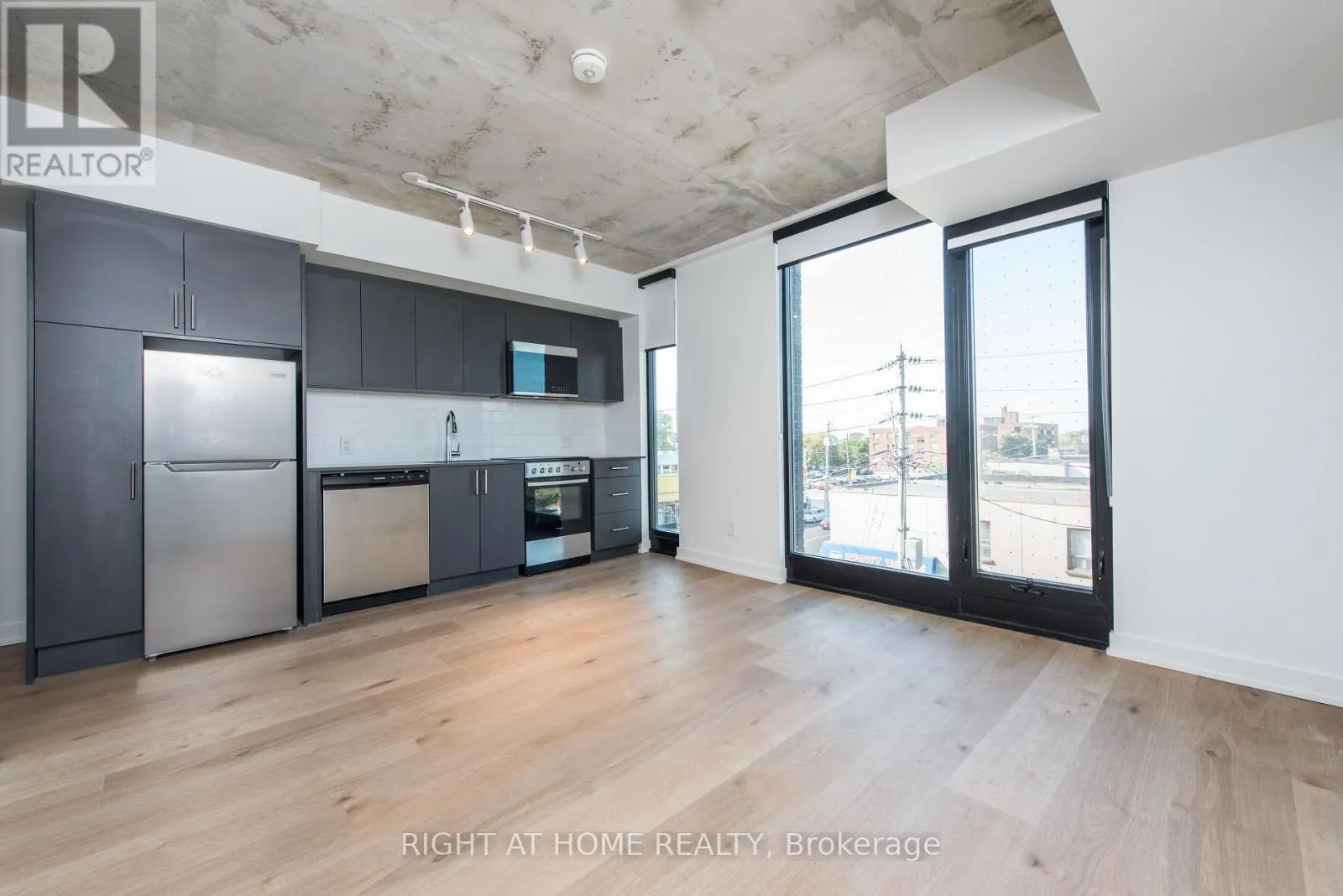 303 - 7 FAIRBANK AVENUE W