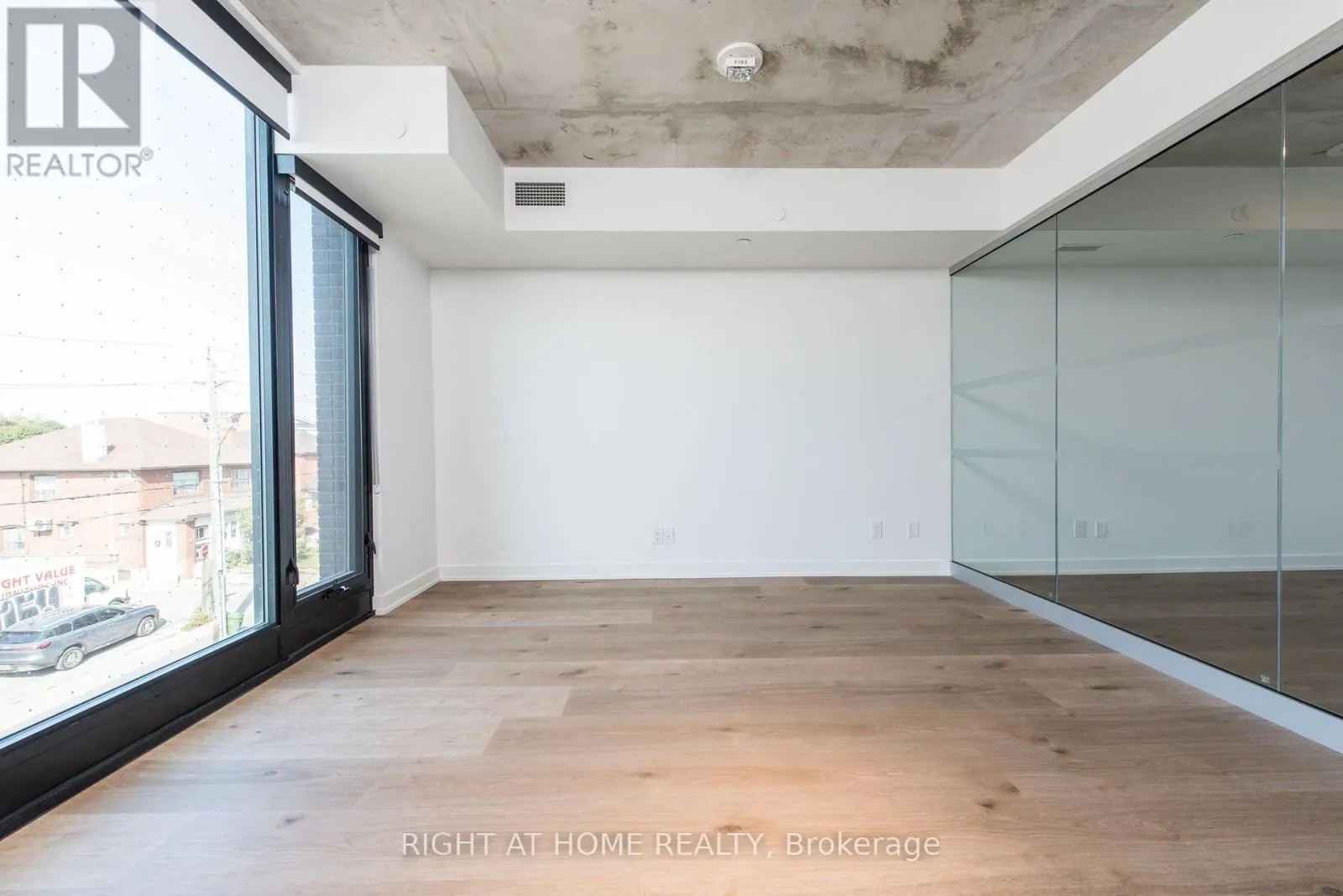 303 - 7 FAIRBANK AVENUE W