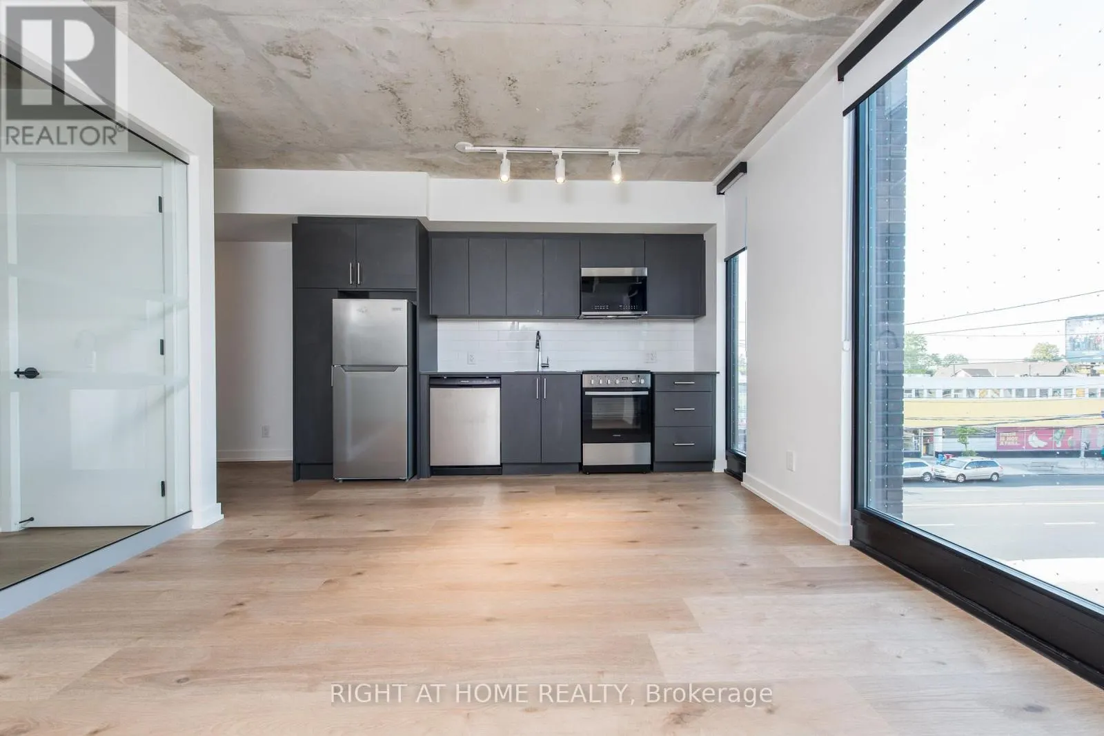 303 - 7 FAIRBANK AVENUE W