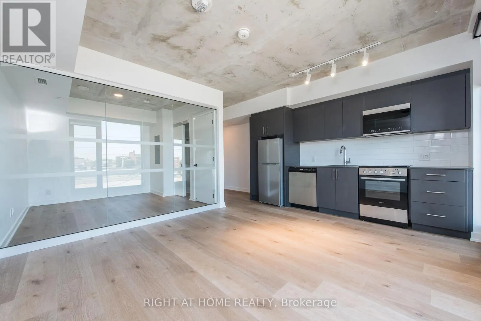 303 - 7 FAIRBANK AVENUE W