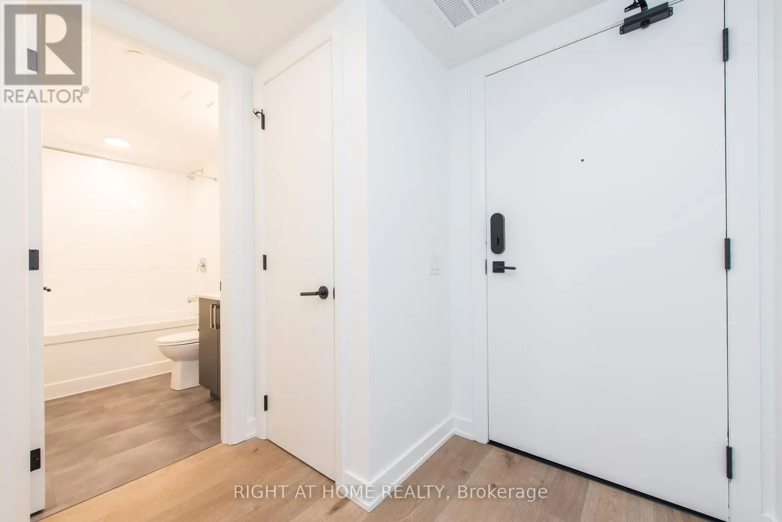 303 - 7 FAIRBANK AVENUE W