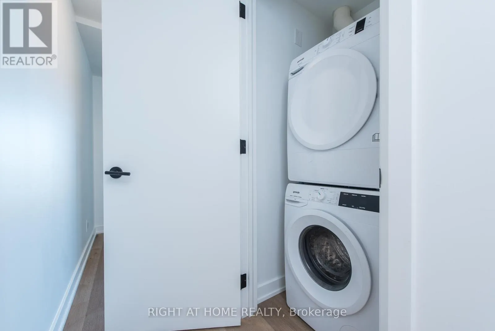 303 - 7 FAIRBANK AVENUE W