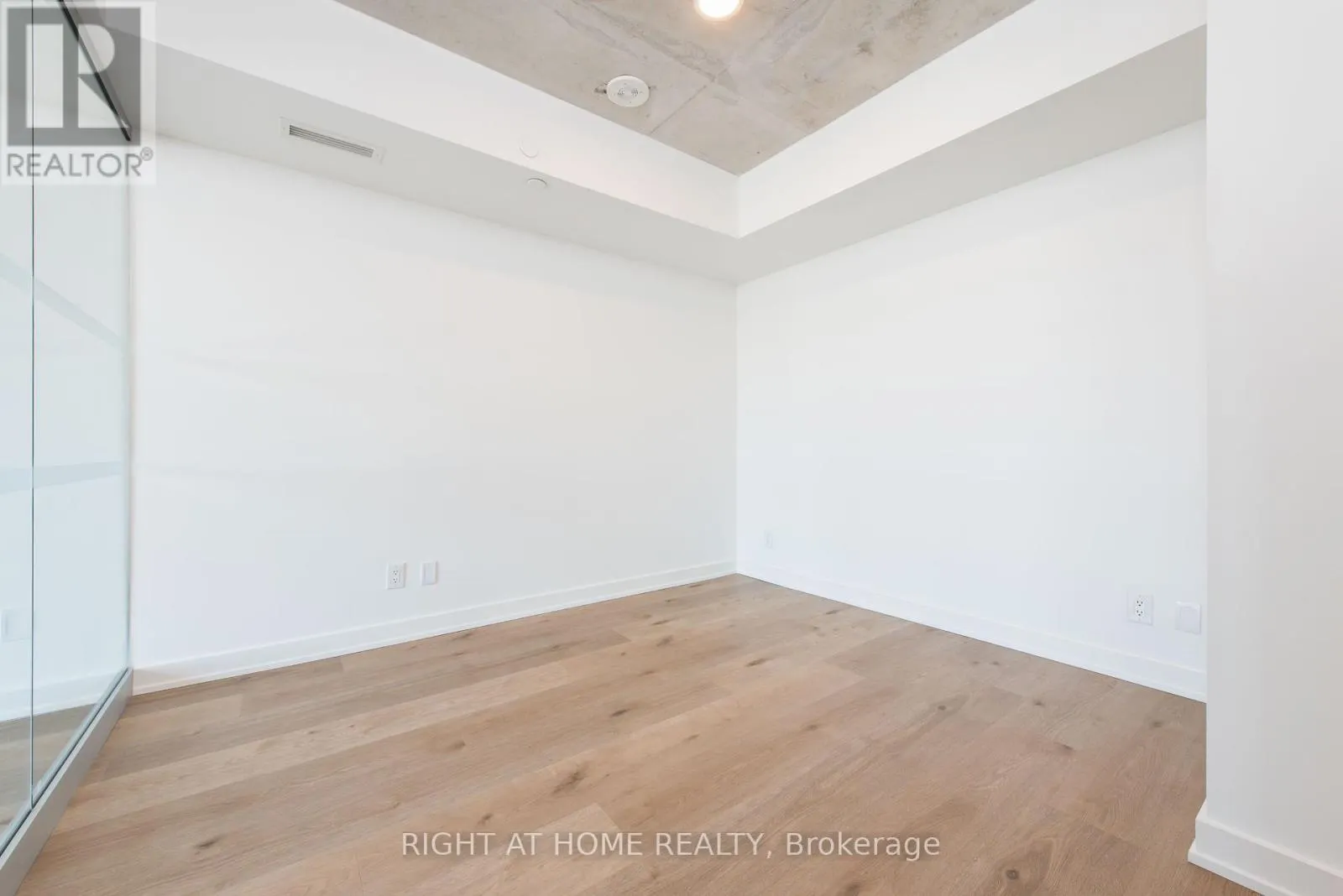 303 - 7 FAIRBANK AVENUE W