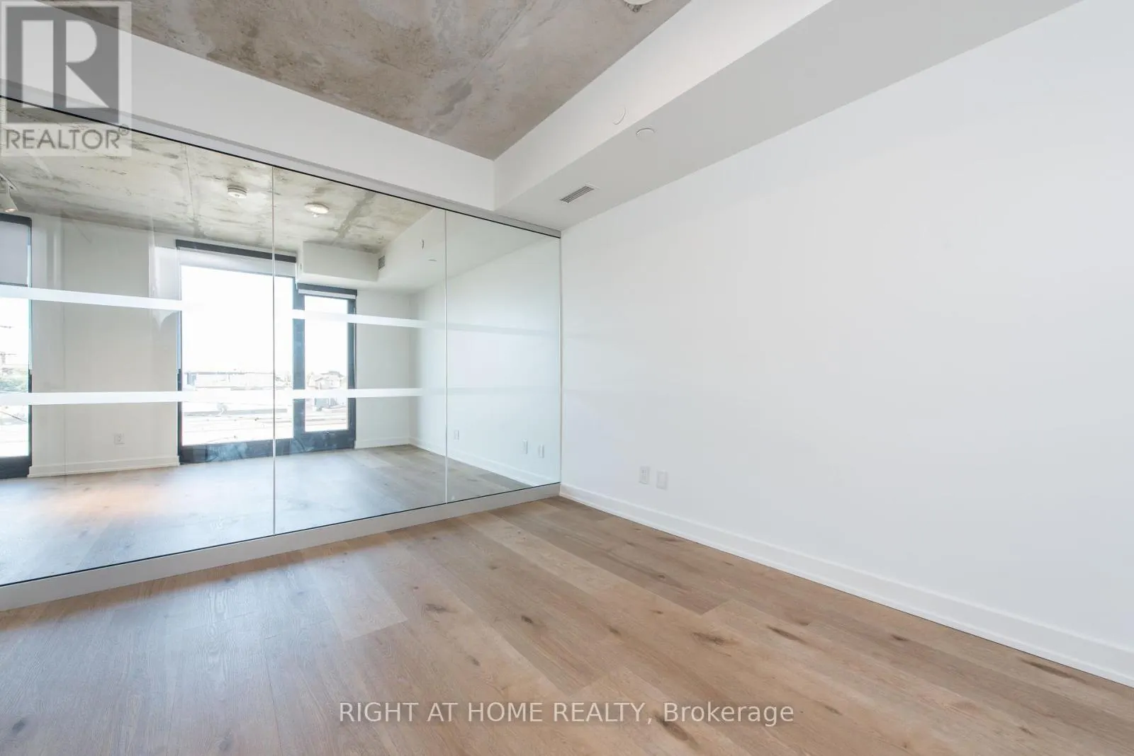 303 - 7 FAIRBANK AVENUE W