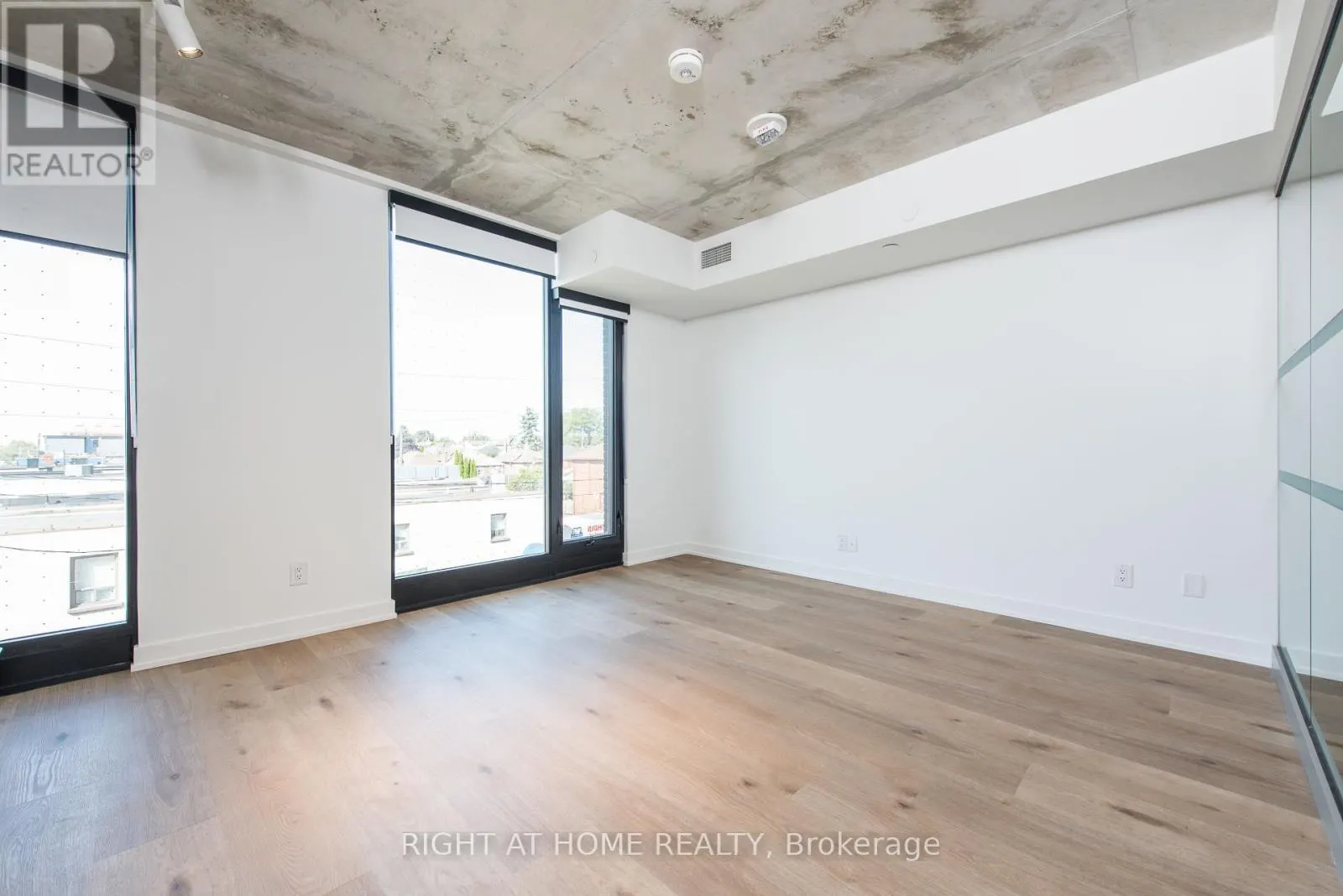303 - 7 FAIRBANK AVENUE W