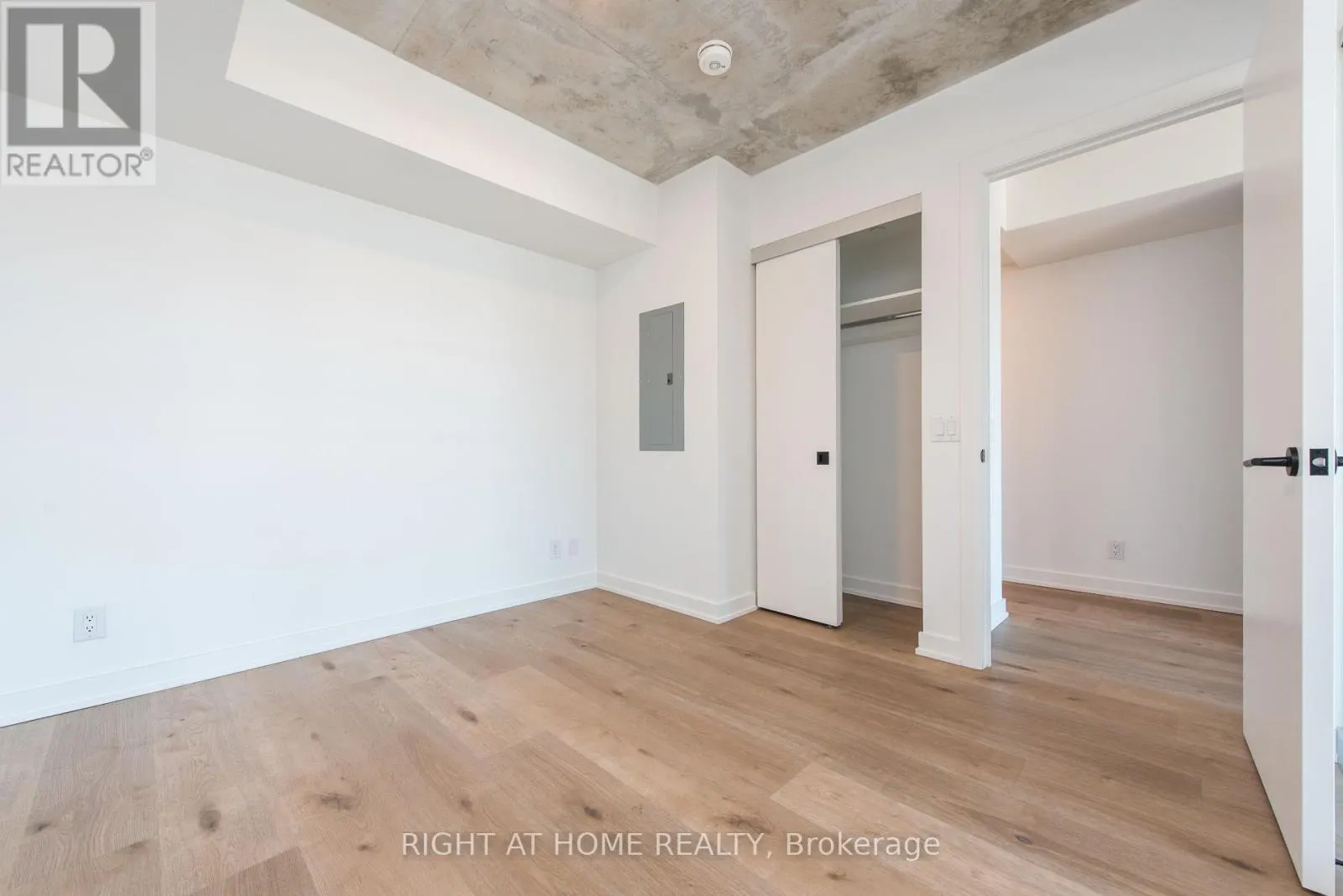 303 - 7 FAIRBANK AVENUE W