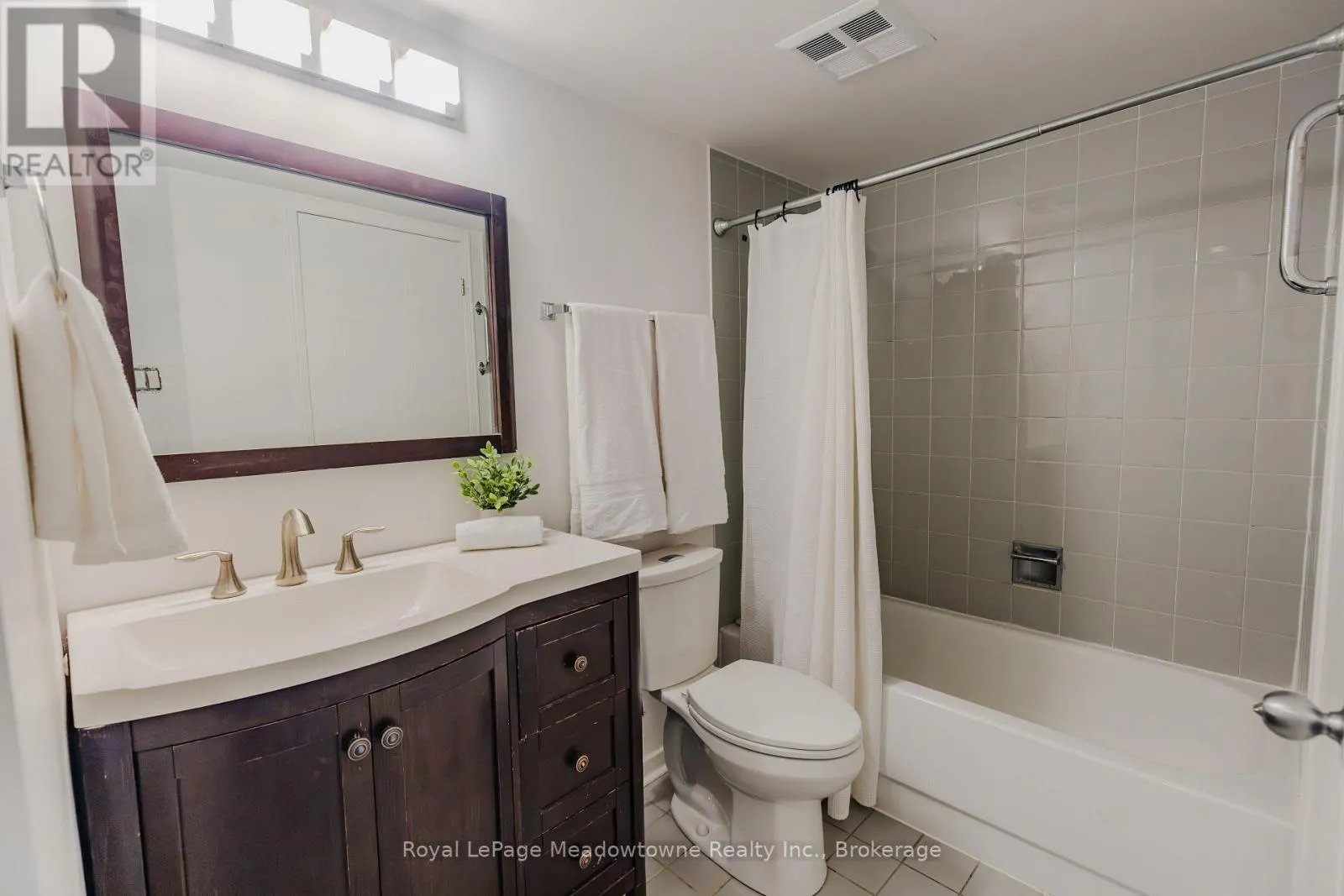 112 - 1496 PILGRIMS WAY, #112