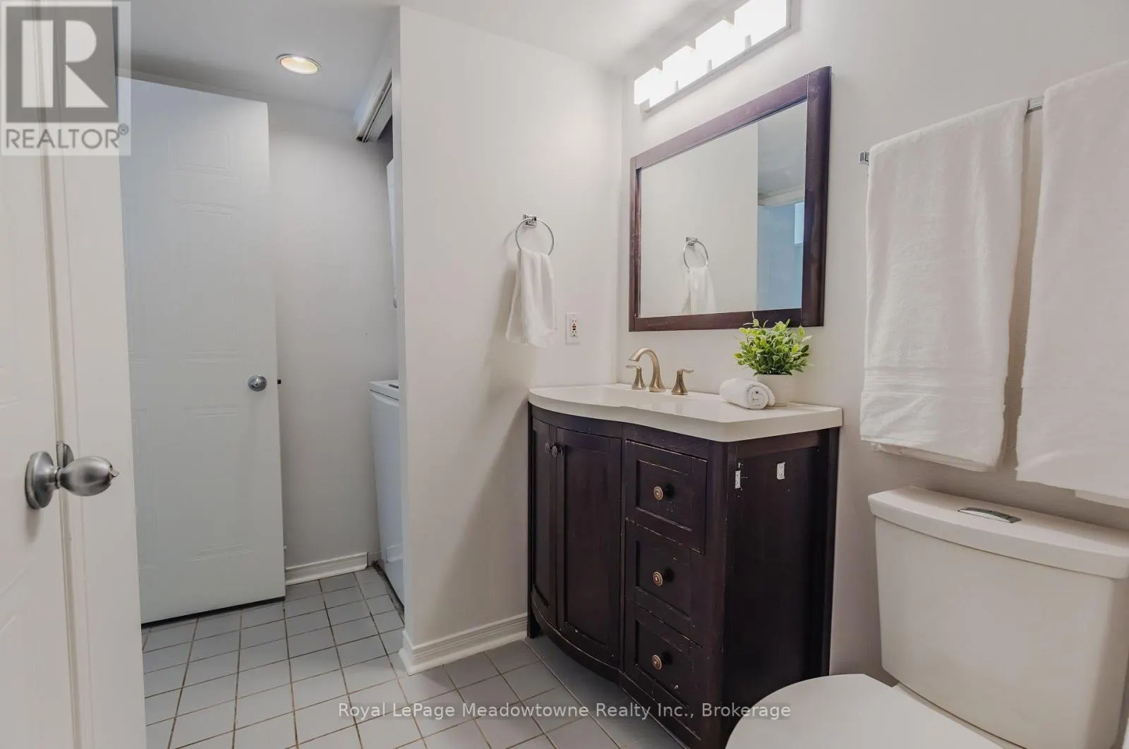 112 - 1496 PILGRIMS WAY, #112