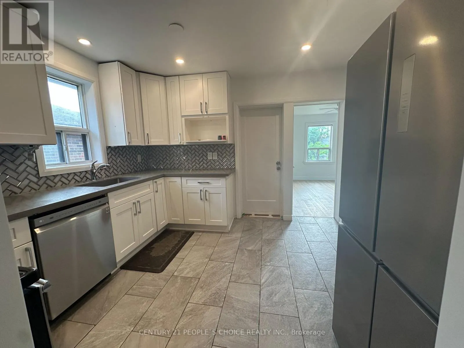 MAIN - 28 MONTCALM AVENUE