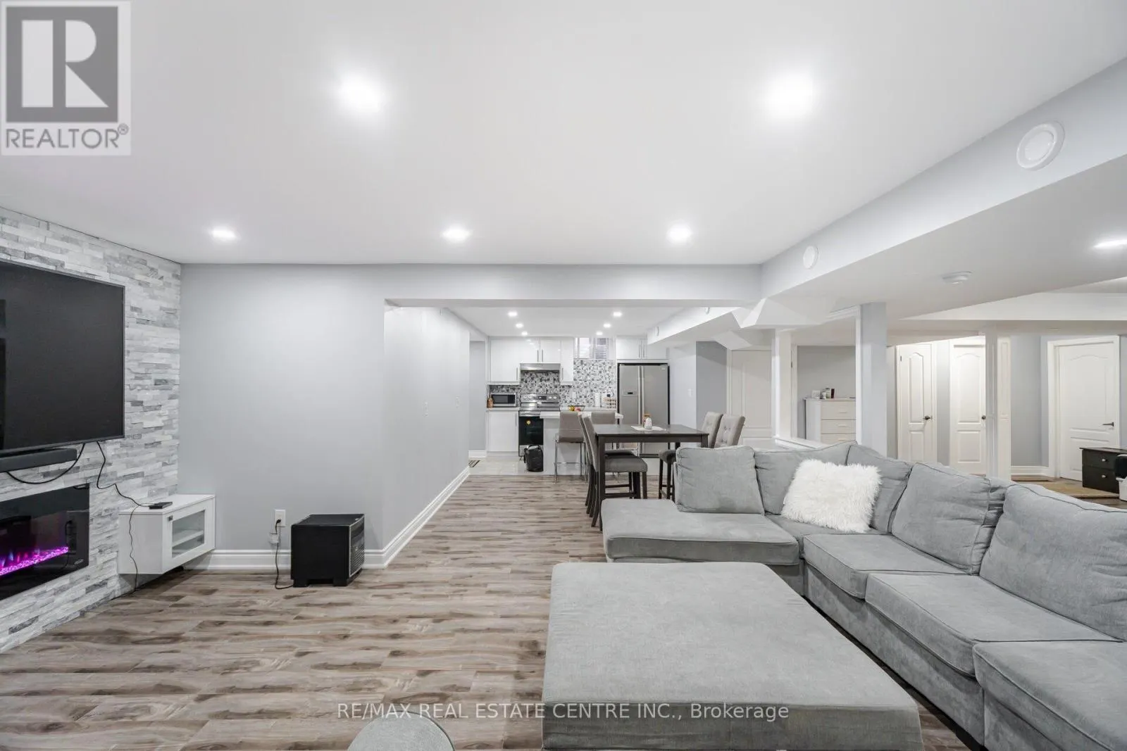 7 PRINCE EDWARD BOULEVARD