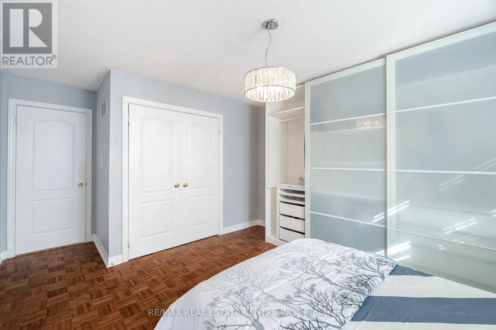 7 PRINCE EDWARD BOULEVARD