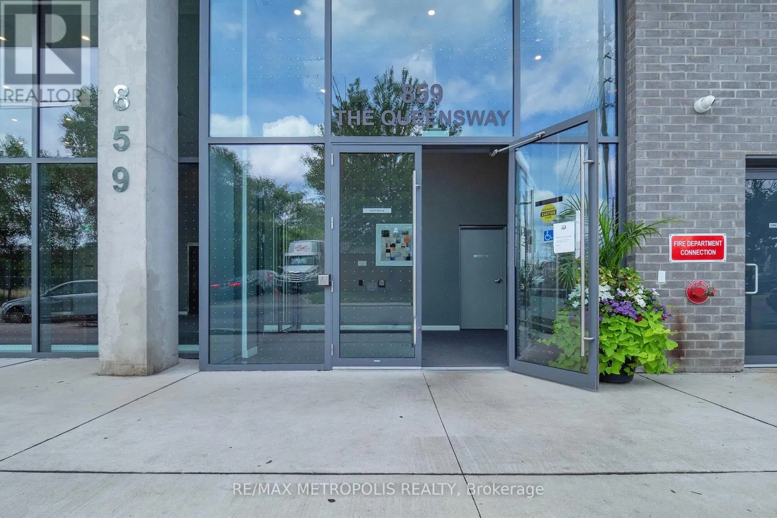 819 - 859 THE QUEENSWAY