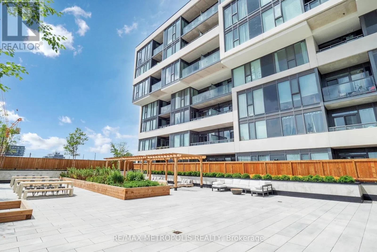 819 - 859 THE QUEENSWAY