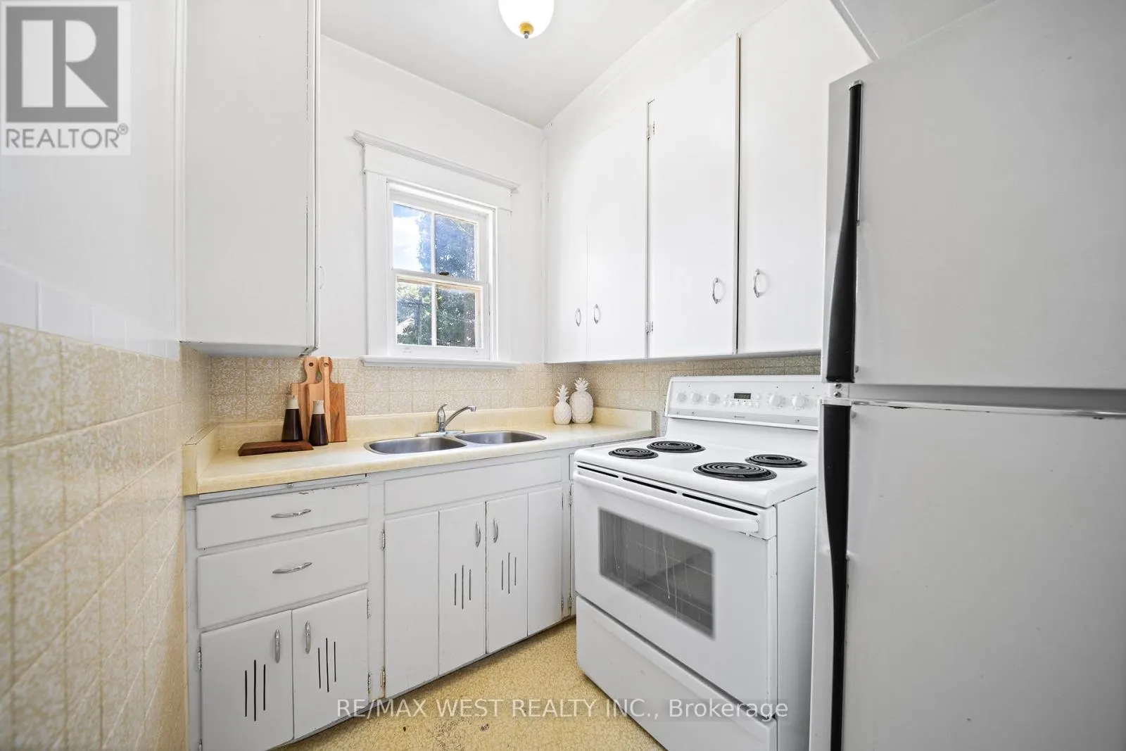 305 KENNEDY AVENUE