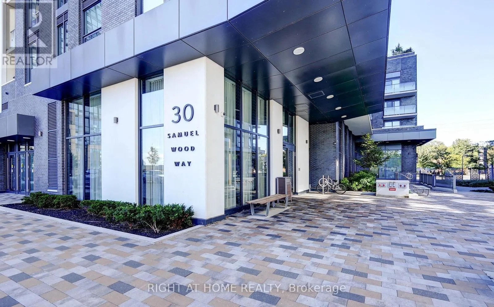 1404 - 30 SAMUEL WOOD WAY