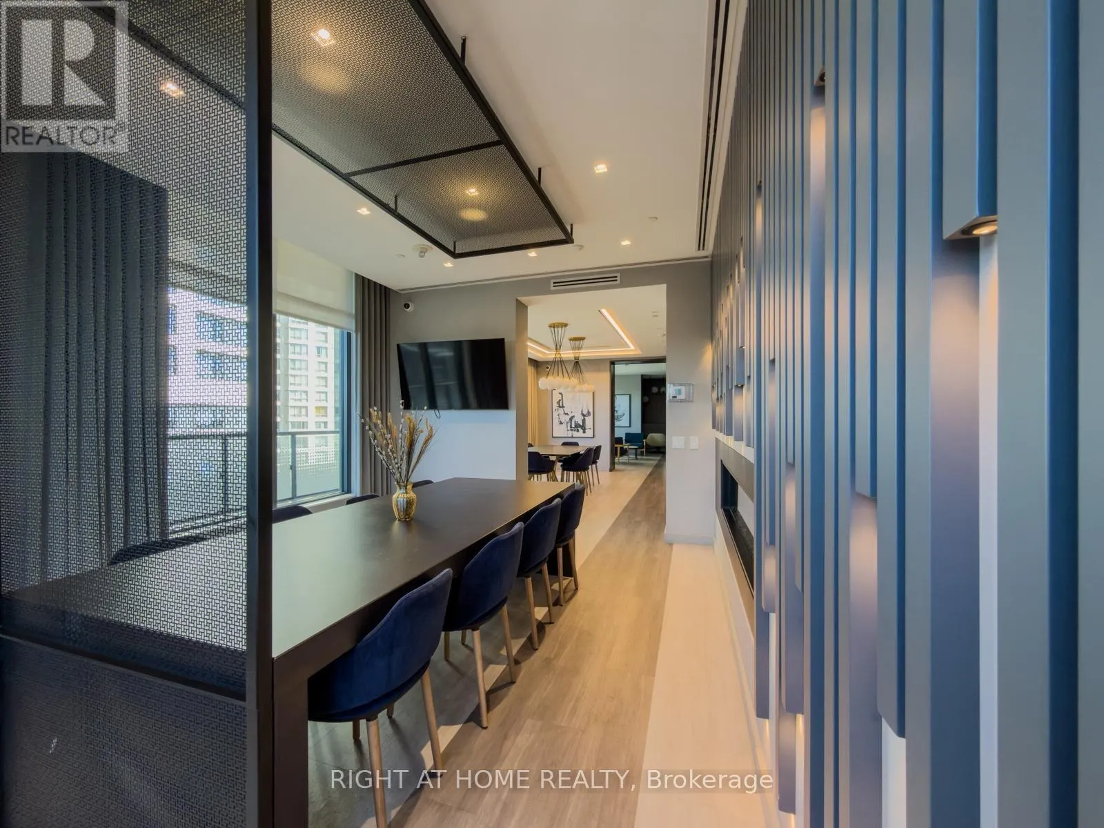1404 - 30 SAMUEL WOOD WAY