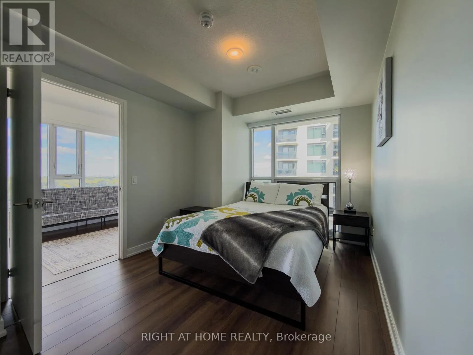 1404 - 30 SAMUEL WOOD WAY