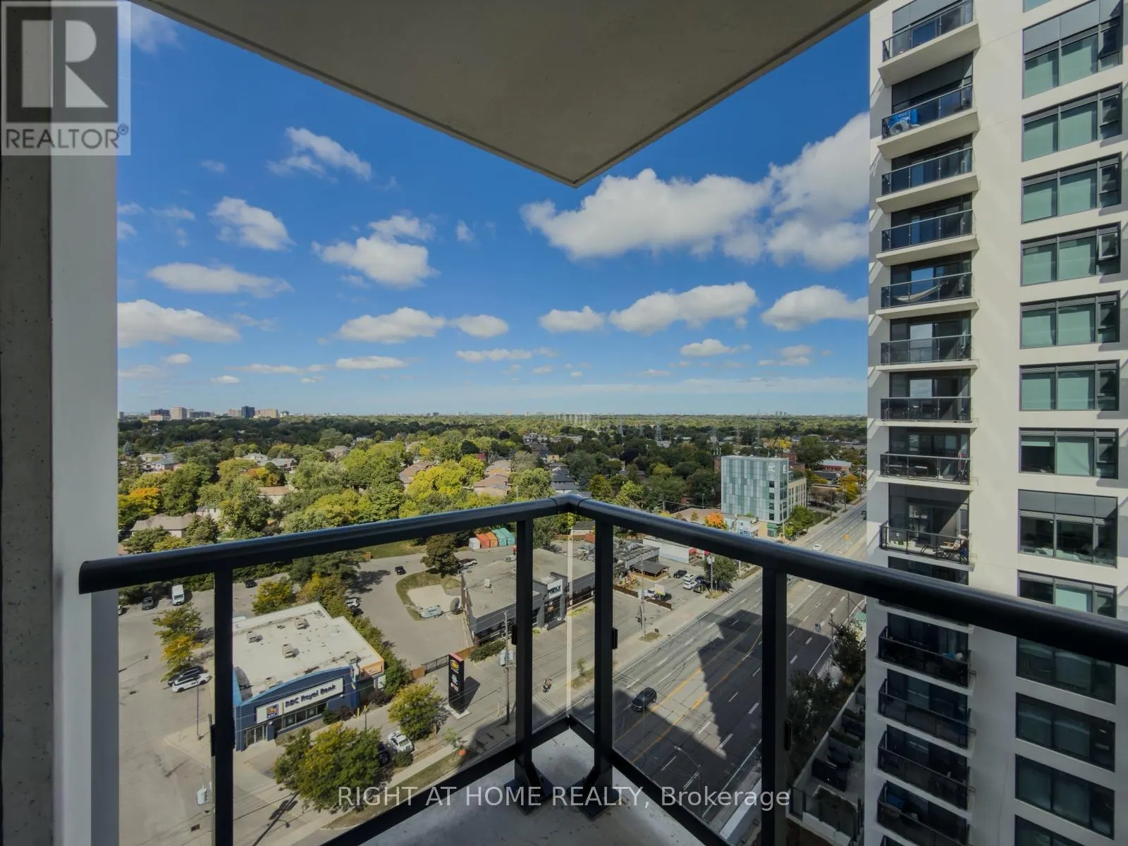 1404 - 30 SAMUEL WOOD WAY