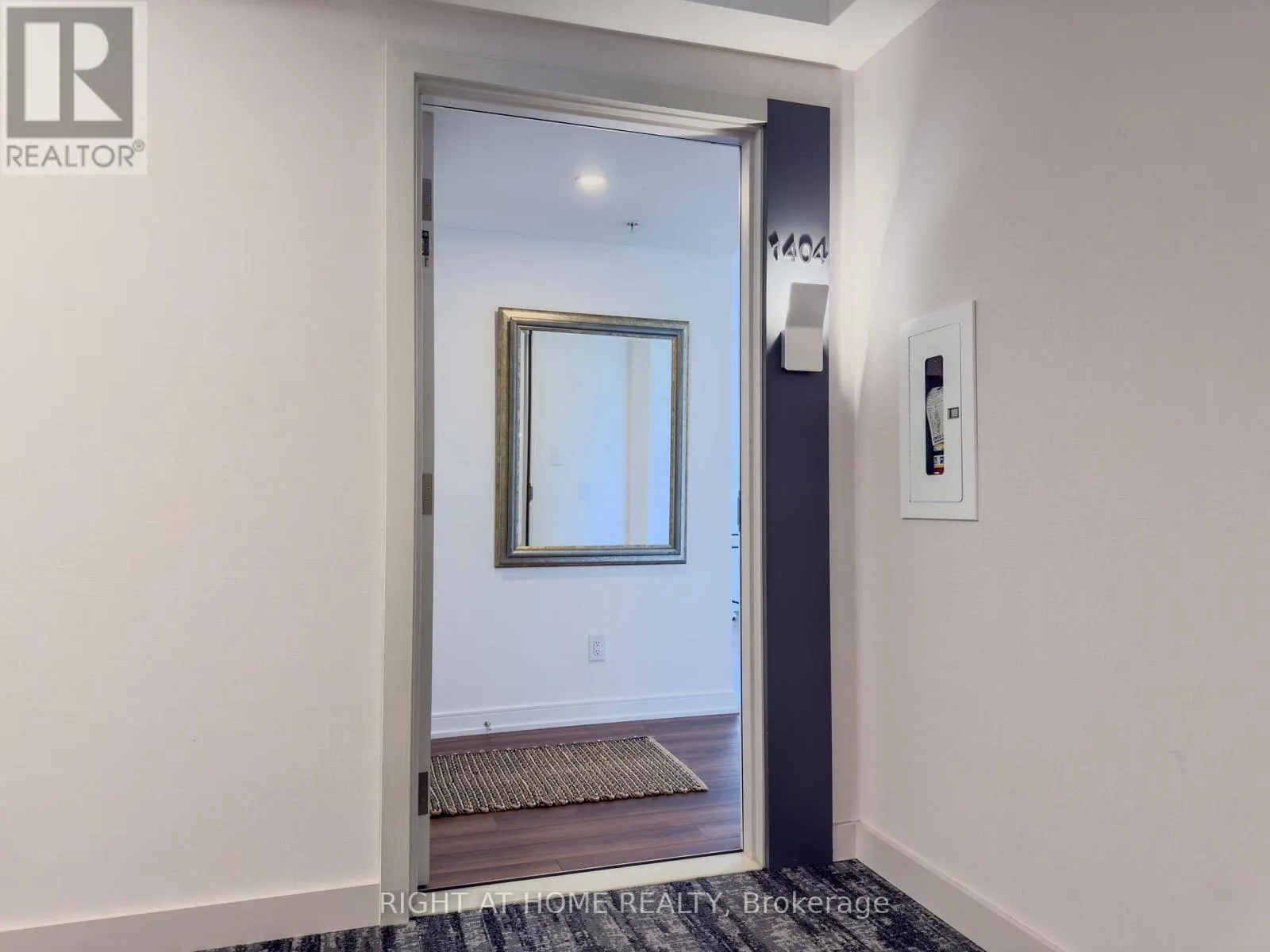 1404 - 30 SAMUEL WOOD WAY