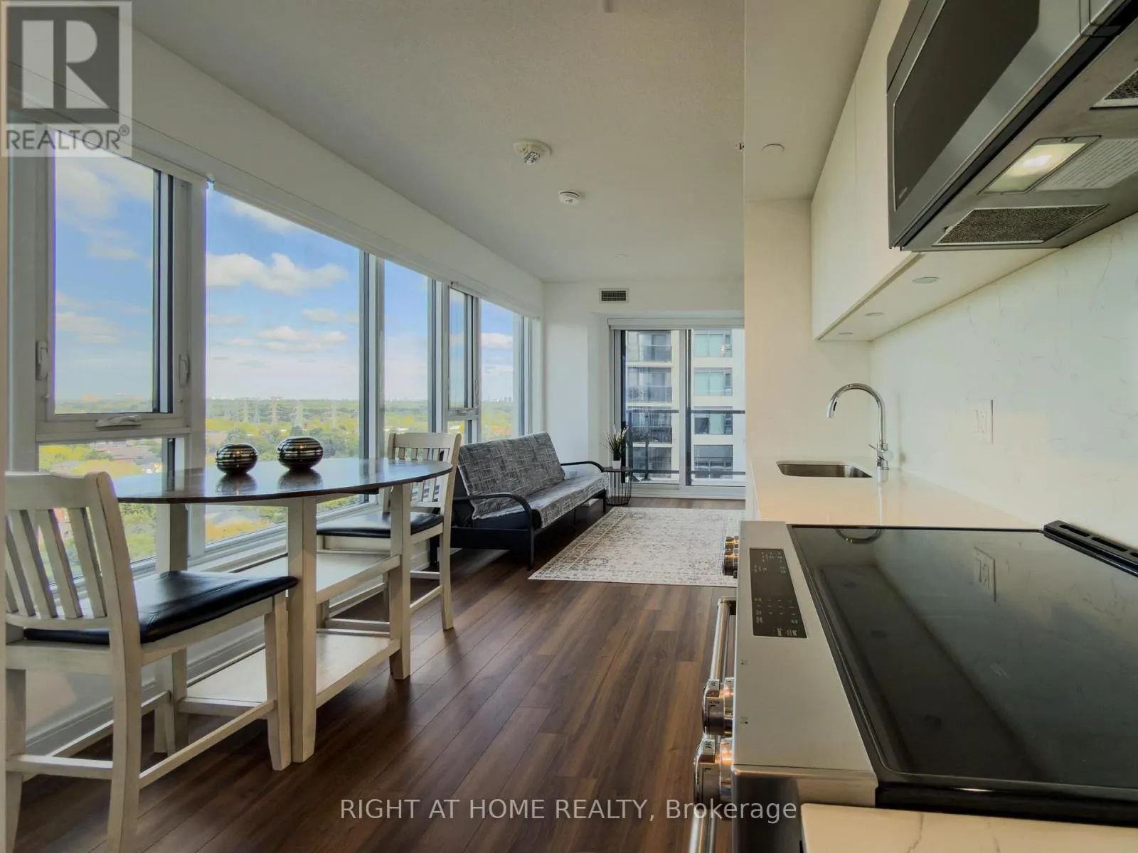 1404 - 30 SAMUEL WOOD WAY