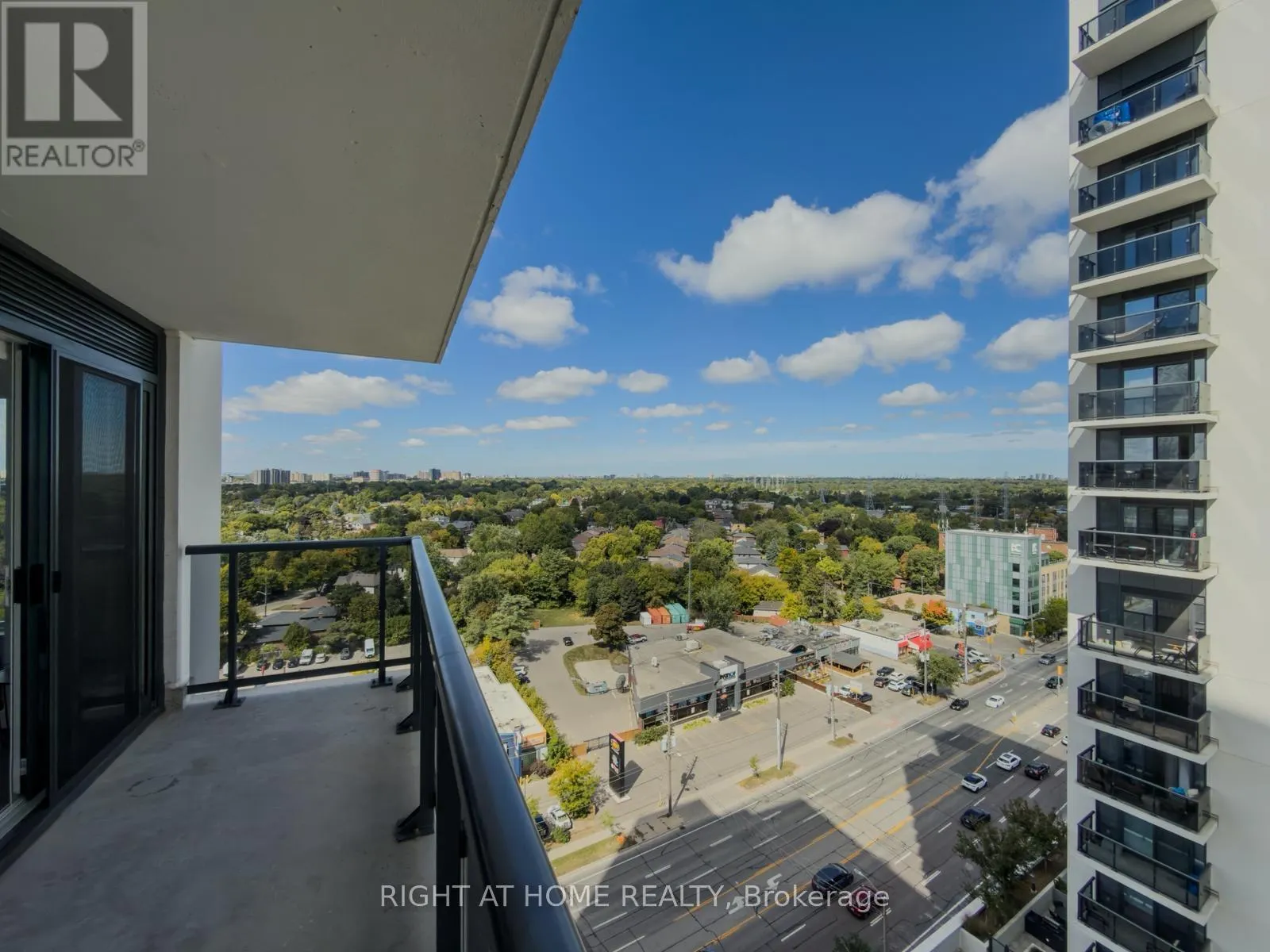 1404 - 30 SAMUEL WOOD WAY