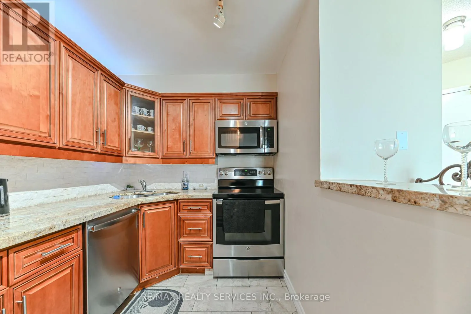 1911 - 35 TRAILWOOD DRIVE