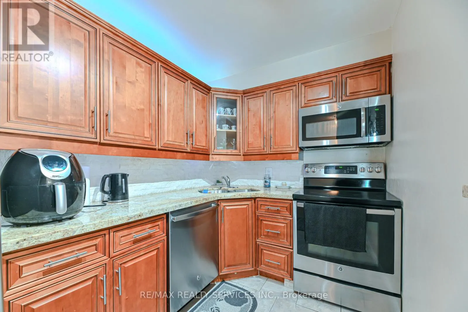 1911 - 35 TRAILWOOD DRIVE