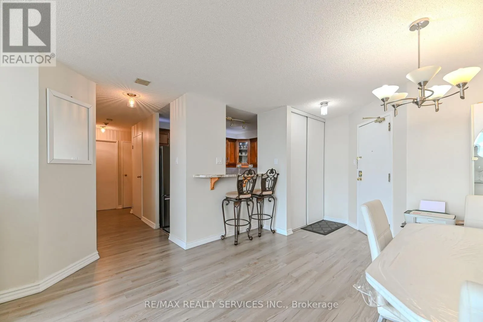 1911 - 35 TRAILWOOD DRIVE