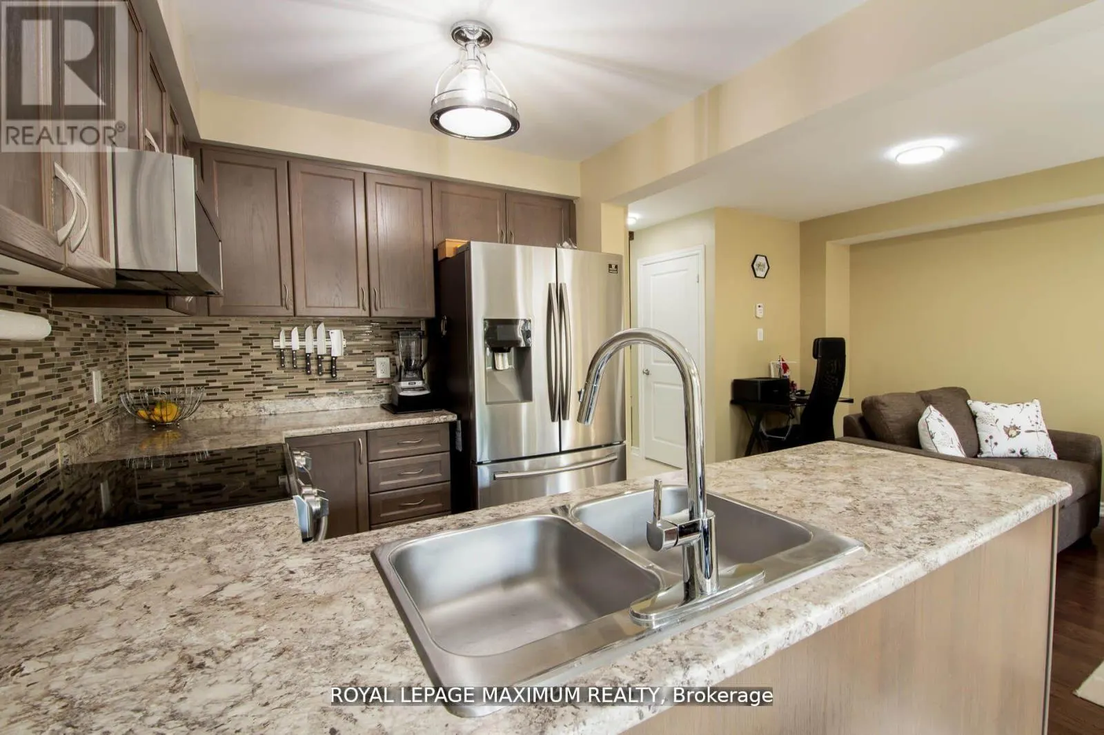 8 - 31 TOWNLINE